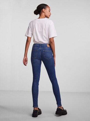 PIECES Skinny Jeans in Blau