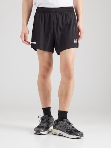 Loosefit Pantaloni sportivi di EA7 Emporio Armani in nero: frontale