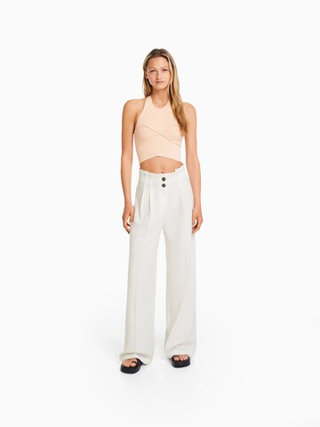 Wide leg Pantaloni cutați de la Bershka pe alb