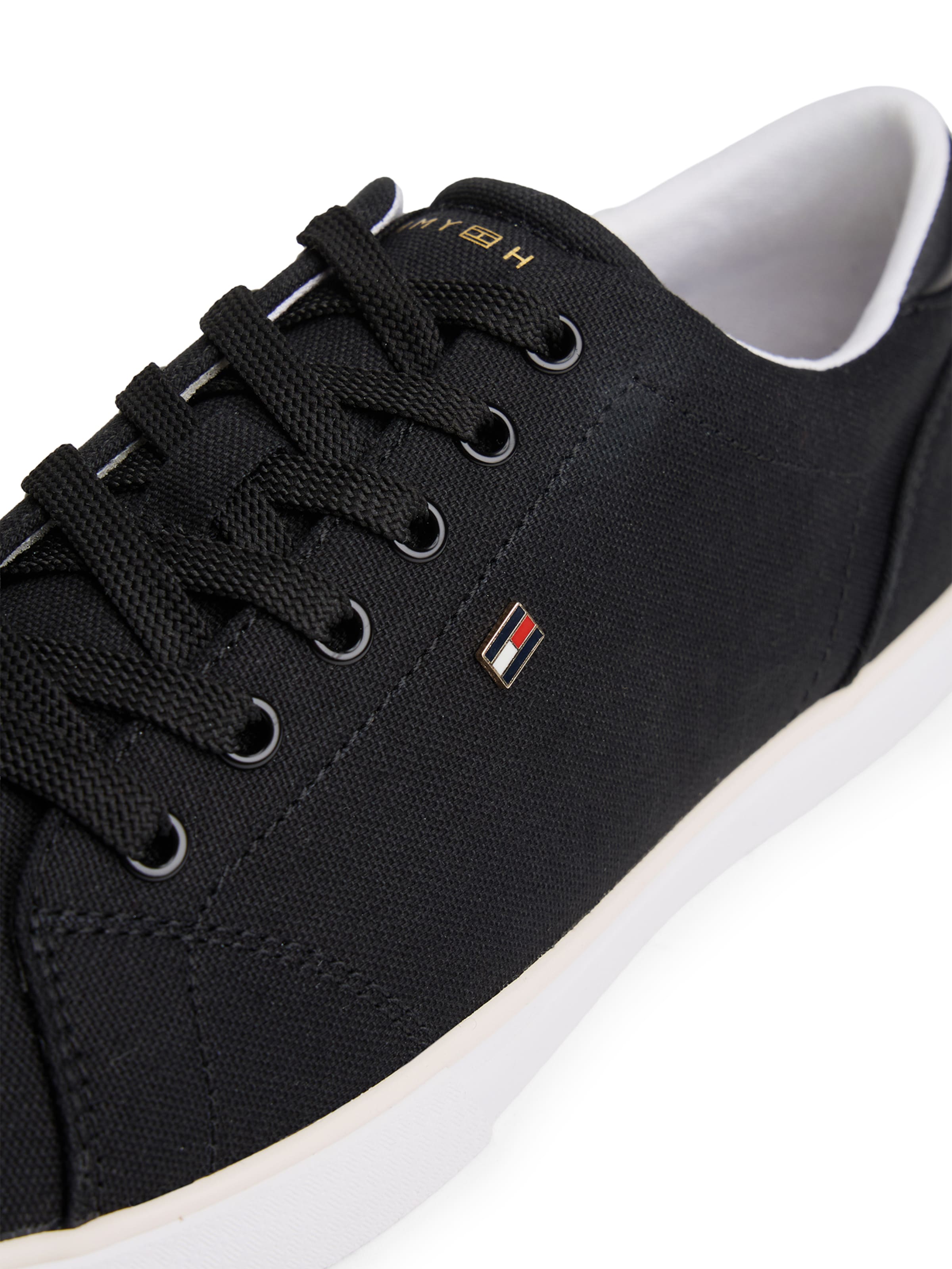 Baskets basses TOMMY HILFIGER en noir