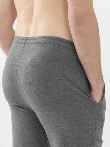 Effilé Pantalon de pyjama Mey en gris