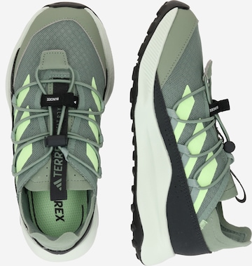 ADIDAS TERREX - Sapato baixo 'VOYAGER 21' em verde