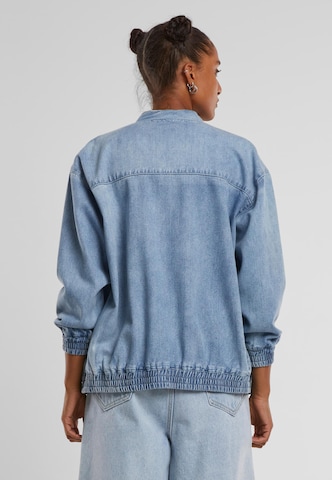 Urban Classics Übergangsjacke in Blau
