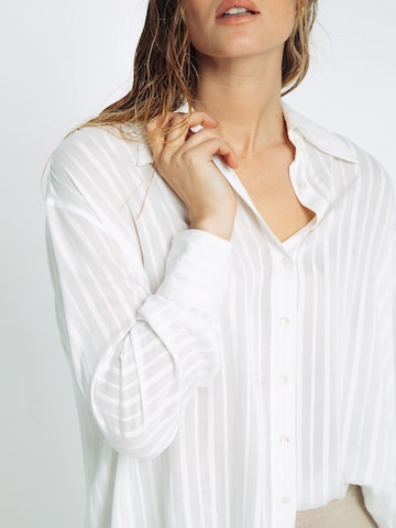 ABOUT YOU x Toni Garrn - Blusa 'Drew' em branco