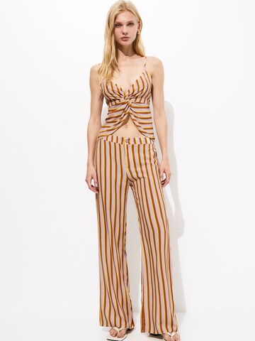 Loosefit Pantalon Pull&Bear en marron