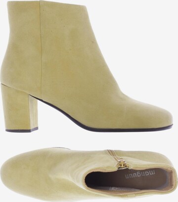 Manguun Dress Boots in 40 in Yellow: front