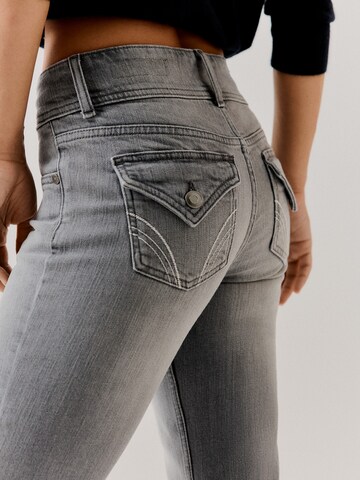 Bershka Bootcut Farmer - szürke