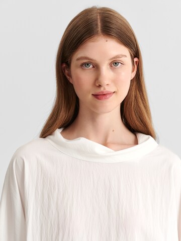 TATUUM - Blusa en blanco