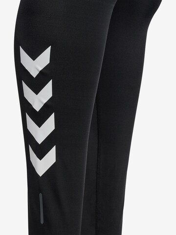 Skinny Pantaloni sport de la Hummel pe negru