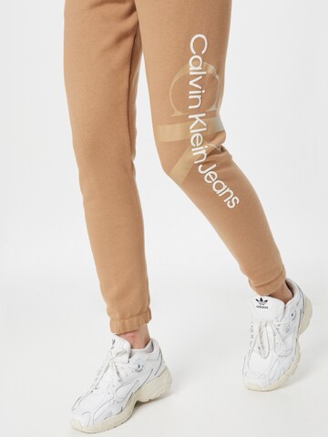 Calvin Klein Jeans Дънки Tapered Leg Панталон в бежово