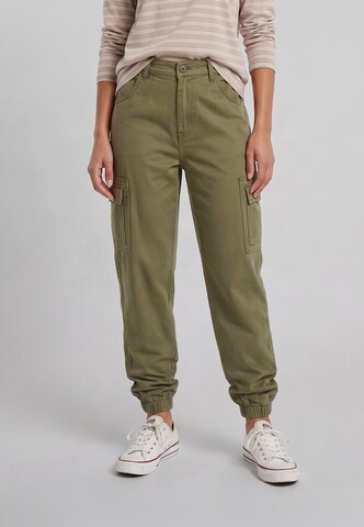 Urban Classics Tapered Cargo trousers in Green: front