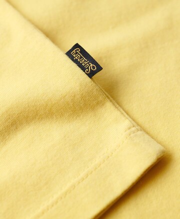 T-shirt 'Essential' Superdry en jaune