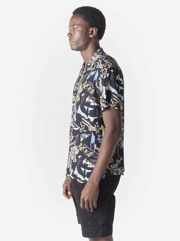 KOROSHI Regular Fit Paita värissä musta