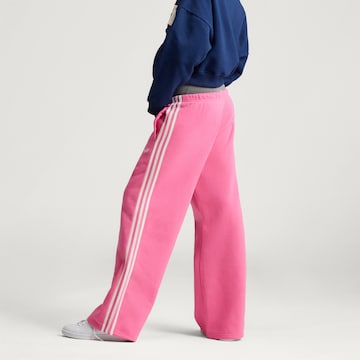 ADIDAS ORIGINALSWide Leg/ Široke nogavice Hlače 'AdiSignature' - roza boja