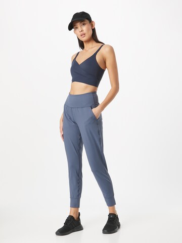 Effilé Pantalon de sport 'Meridian' UNDER ARMOUR en gris