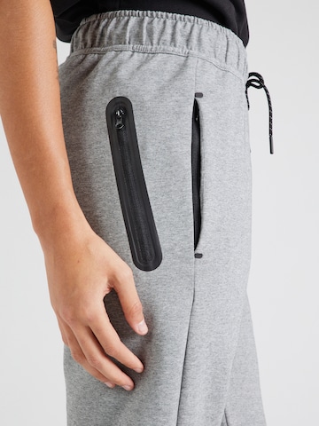 Hummel Tapered Sportsbukser 'Tech Fleece' i grå