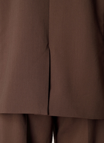 BASE LEVEL Blazer in Brown