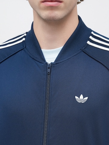 mėlyna ADIDAS ORIGINALS Demisezoninė striukė 'BRITCORE'