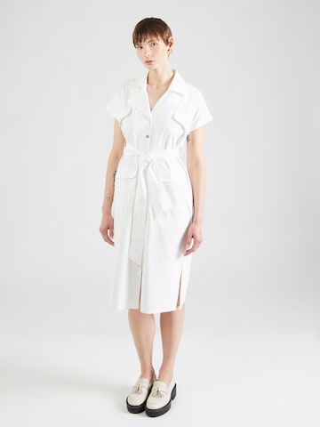 Robe-chemise Trendyol en blanc : devant