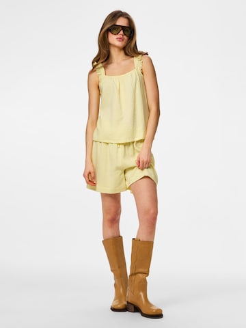 Loosefit Pantalon 'SASTINA' PIECES en jaune
