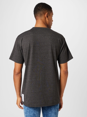 Tricou de la !Solid pe negru