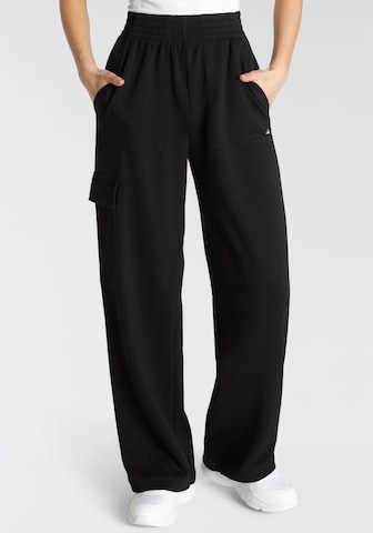 FAYN SPORTS Loose fit Cargo Pants in Black: front