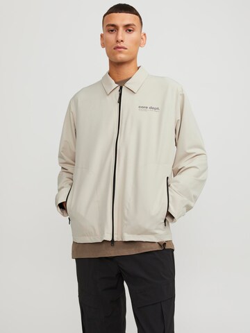 Veste fonctionnelle JACK & JONES en gris : devant