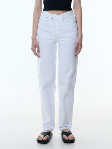 EDITED Regular Jeans 'Lina' in White: front