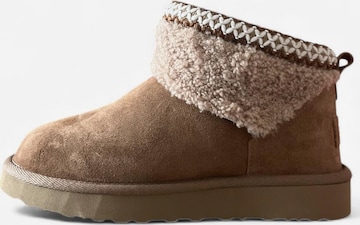 Begoria Boots in Brown: front