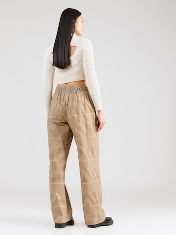 TOPSHOP Regular Pants in Beige