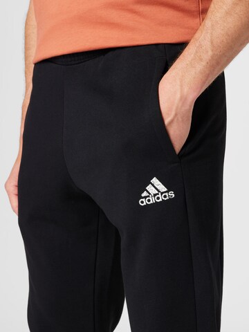 Tapered Pantaloni sport de la ADIDAS SPORTSWEAR pe negru