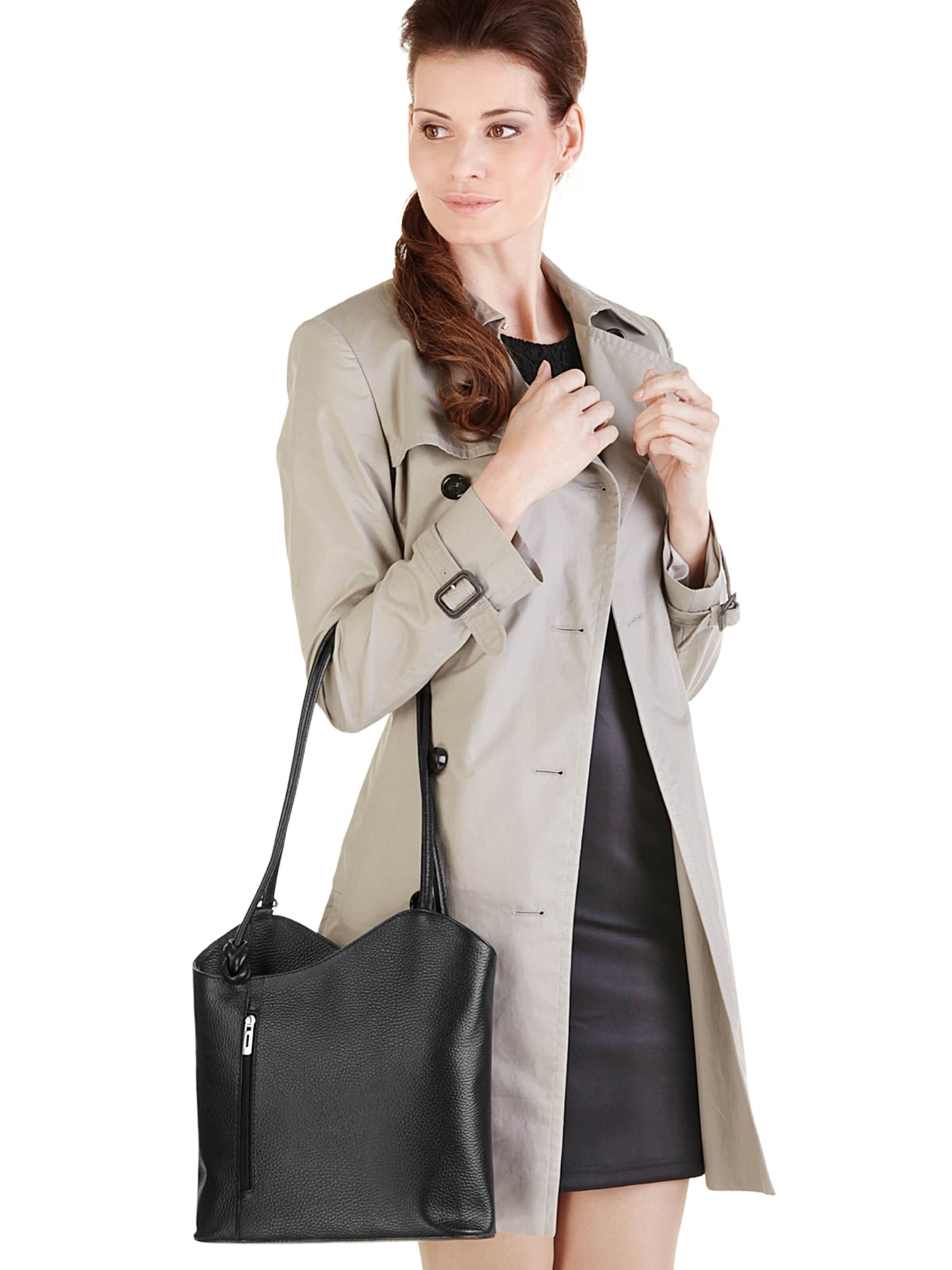 Cluty Backpack in Black: front