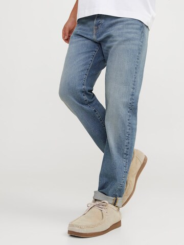 JACK & JONES Zwężany krój Jeansy 'JJIMIKE JJFOX' w kolorze niebieski
