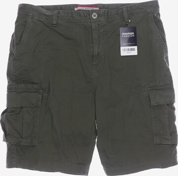 TOMMY HILFIGER Shorts in 31 in Green: front