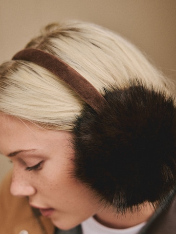 Cache-oreilles Next en marron