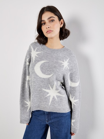 Apricot Constellation Soft Knit Jumper ' ' in Grau: Vorderseite