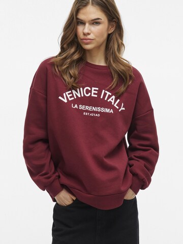 VILA Sweatshirt in Red
