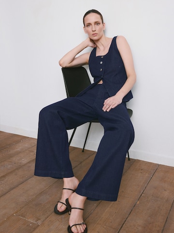 MANGO Szeroka nogawka Jeansy 'AVERY' w kolorze niebieski