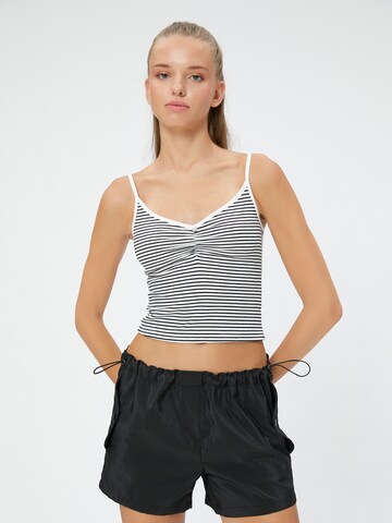 Koton Regular Shorts in Schwarz