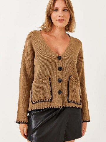 Giacchetta di Bianco Lucci in marrone: frontale