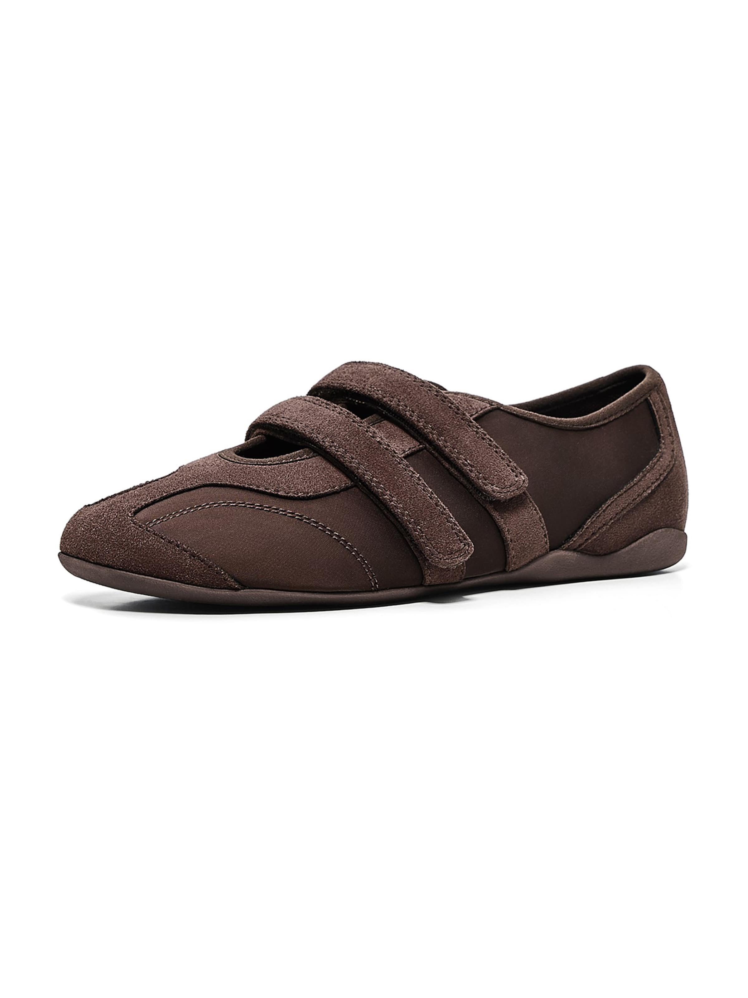 Bershka Sneakers laag in Bruin: voorkant