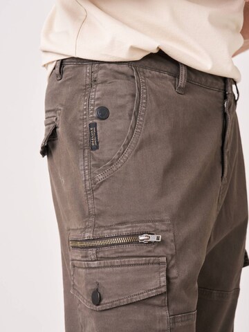 Deeluxe Regular Hose‌‌‌‌‌‌‌‌‌‌ in Braun