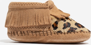 Minnetonka Ботуши 'Riley Suede' в кафяво