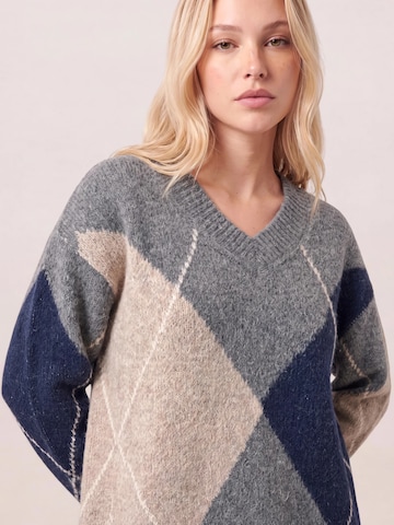 noar studios Sweater in Grey
