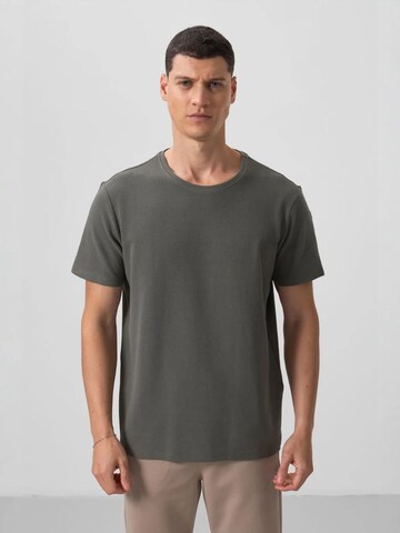 Tommy Life Shirt in Green: front
