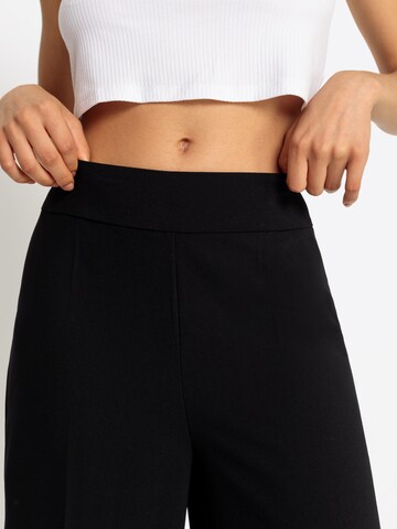 Loosefit Pantaloni di LASCANA in nero