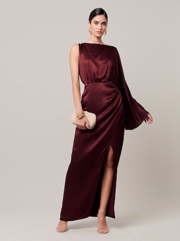 Rochie 'Harlow' de la Sável pe roșu