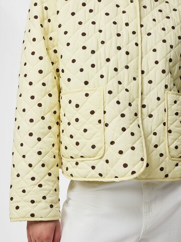 Veste mi-saison 'PCRikke' PIECES en jaune