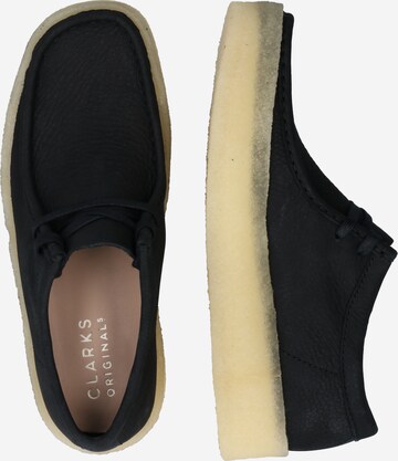 Pantofi cu șireturi 'Wallabee' de la Clarks Originals pe negru