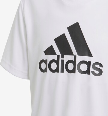 T-Shirt fonctionnel 'Aeroready Designed To Move Big Logo' ADIDAS SPORTSWEAR en blanc